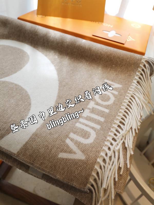 Louis Vuitton Scarf LVC00512